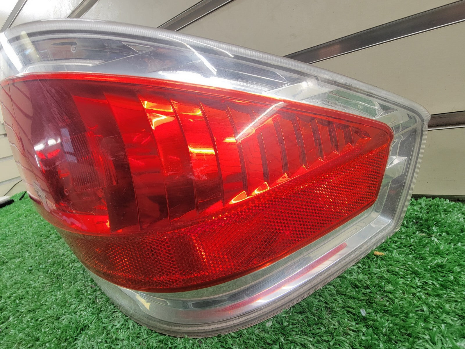 🔥08-11 Ford Focus Sedan Right passenger Tail Light Lamp Assembly Chrome OEM