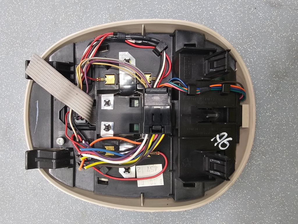 01-05 CHRYSLER PT CRUISER OVERHEAD CONSOLE DOME MAP LIGHT LAMP STORAGE OEM TAN