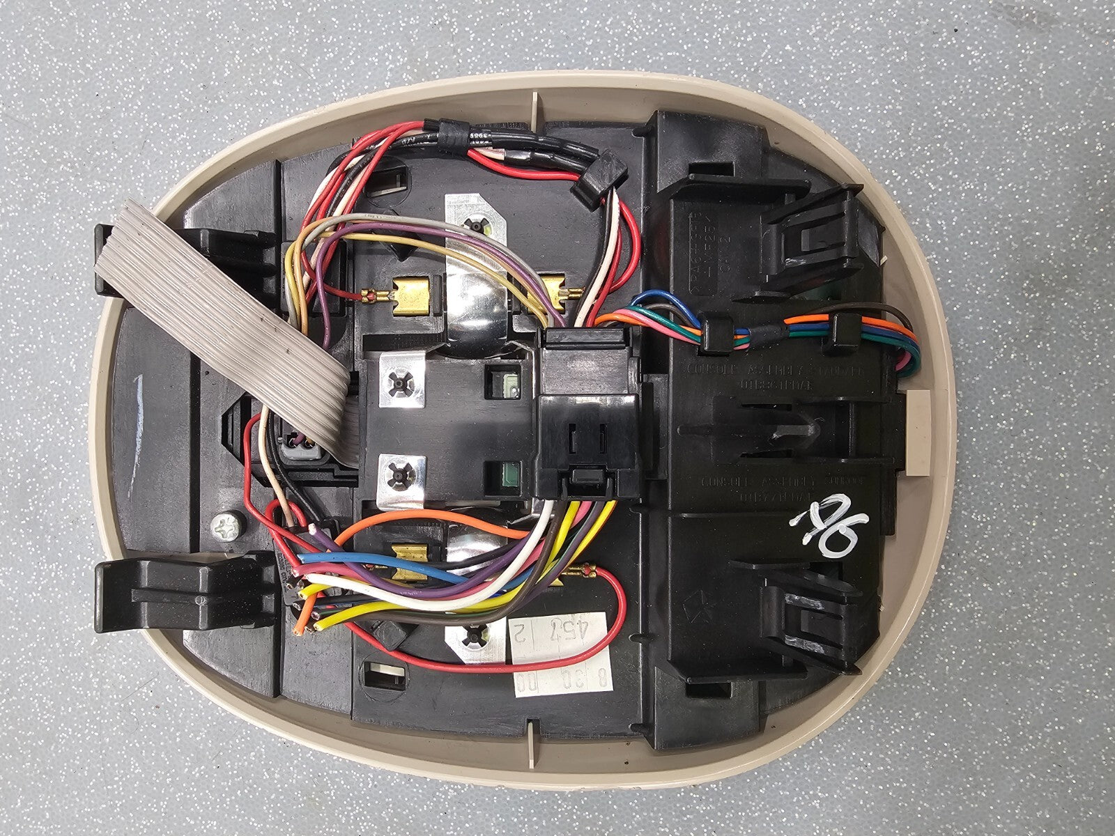 01-05 CHRYSLER PT CRUISER OVERHEAD CONSOLE DOME MAP LIGHT LAMP STORAGE OEM TAN