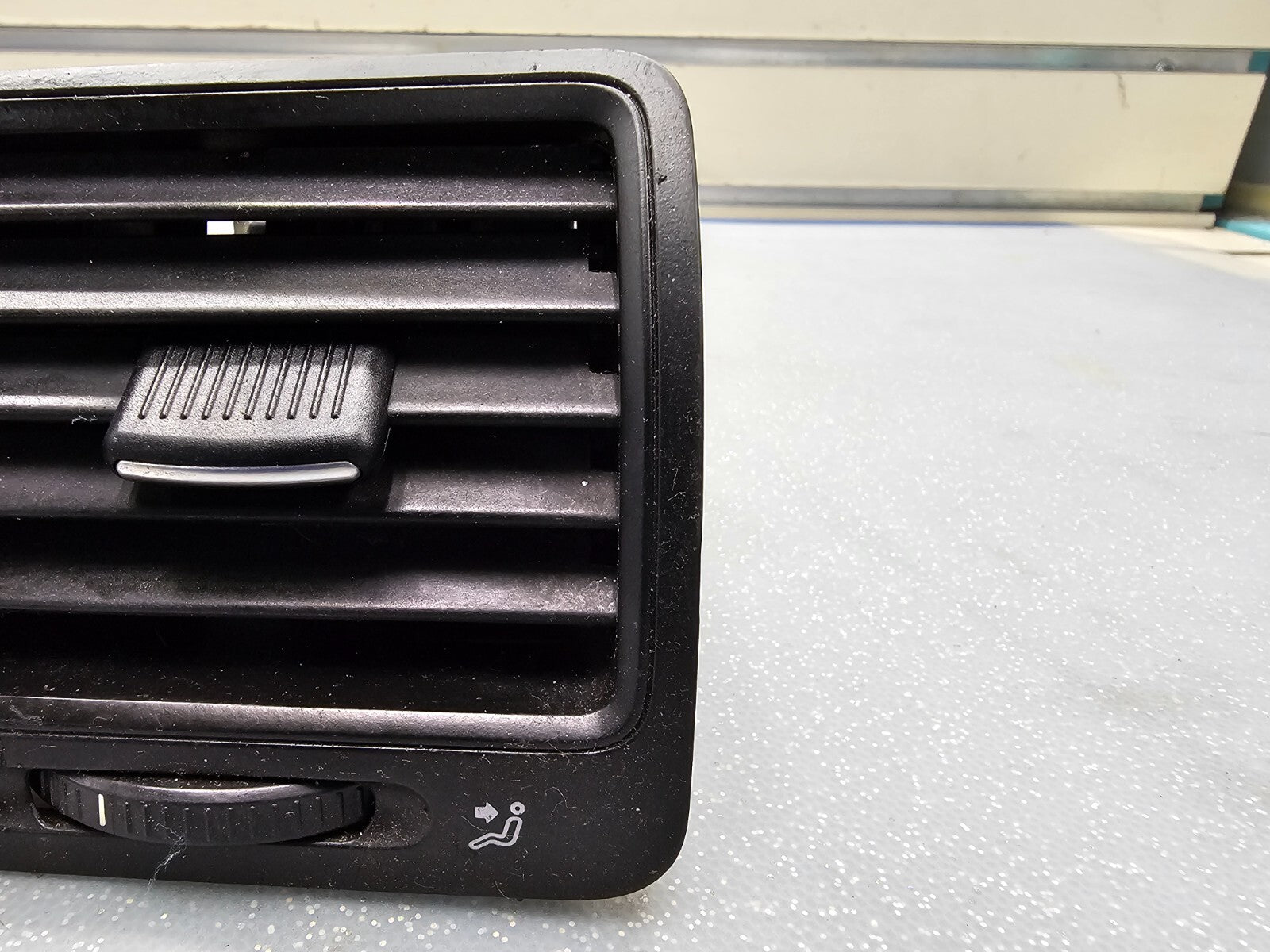 🔥05-10 VOLKSWAGEN JETTA FRONT CENTER DASH RIGHT PASSENGER AIR VENT HEATER BLACK