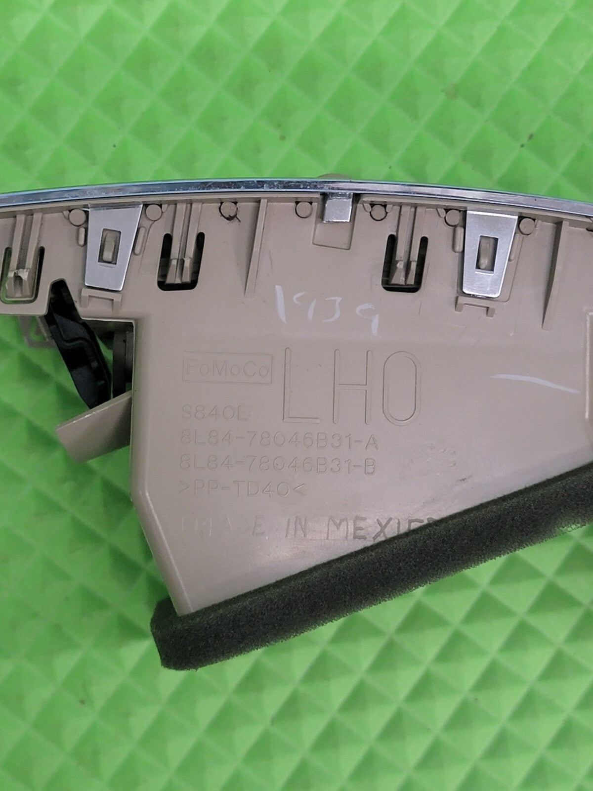🔥2008-2012 Ford Escape Driver Left Front Air Dash Vent TAN VT9