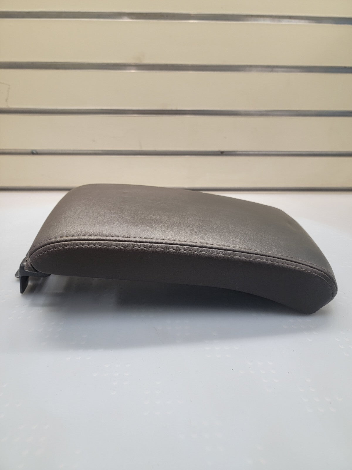 🔥08-12 Chevy Malibu FRONT CONSOLE LID ARMREST ASSEMBLY SLIDING STORAGE BLACK