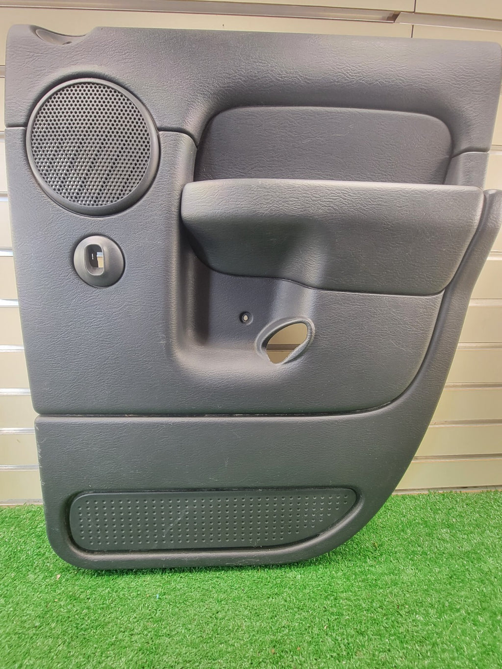 🔥02-05 Dodge RAM Interior DOOR Panel Rear RIGHT PASSENGER GRAY v1 G22