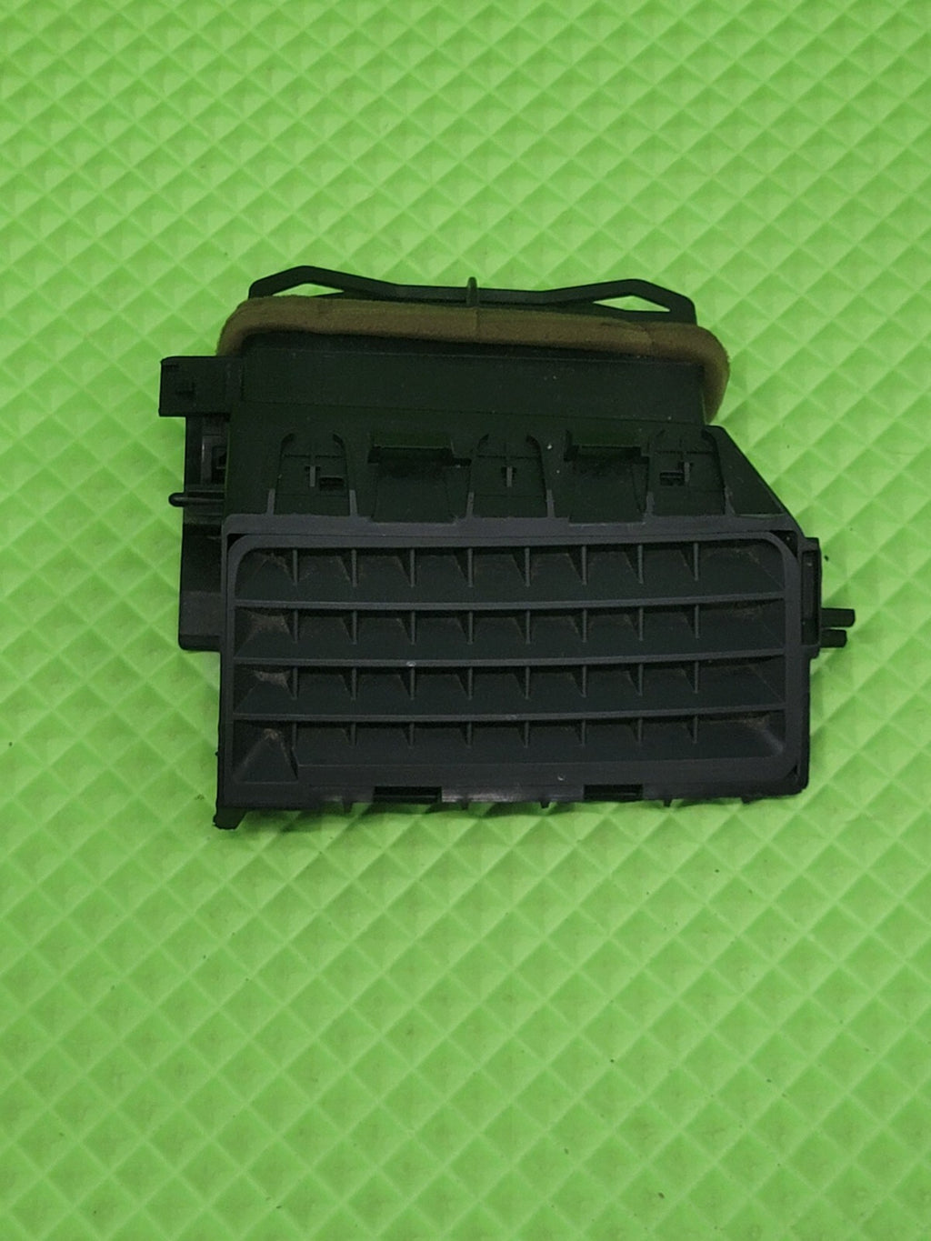 🔥2007-2012 Nissan Versa Dash Center Air Vent Louver VT20