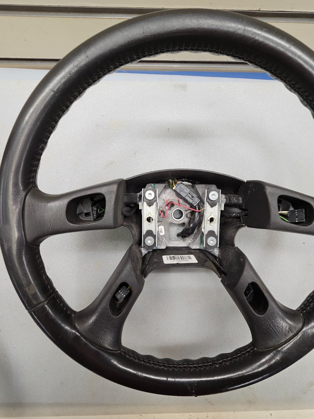 02-09 Trailblazer Envoy03-06 SILVERADO SIERRA YUKON STEERING WHEEL LEATHER BLACK