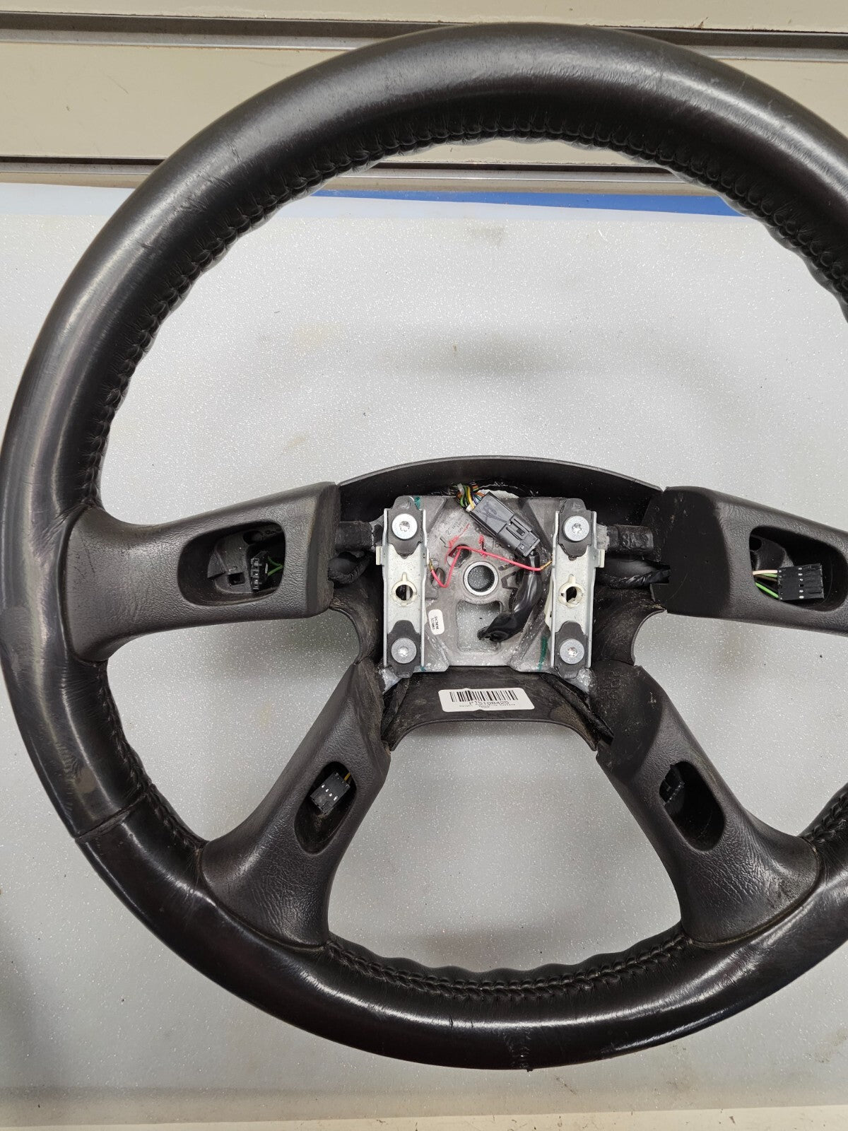 02-09 Trailblazer Envoy03-06 SILVERADO SIERRA YUKON STEERING WHEEL LEATHER BLACK