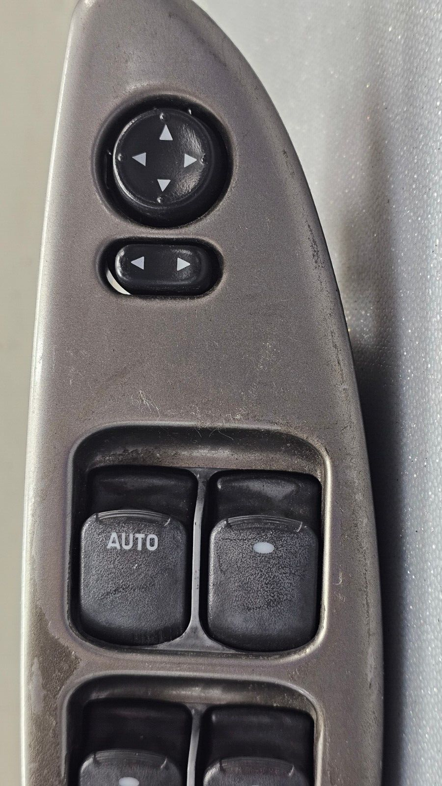04-07 MALIBU LEFT DRIVER MASTER POWER WINDOW DOOR CONTROL SWITCH ASSEMBLY SILVER