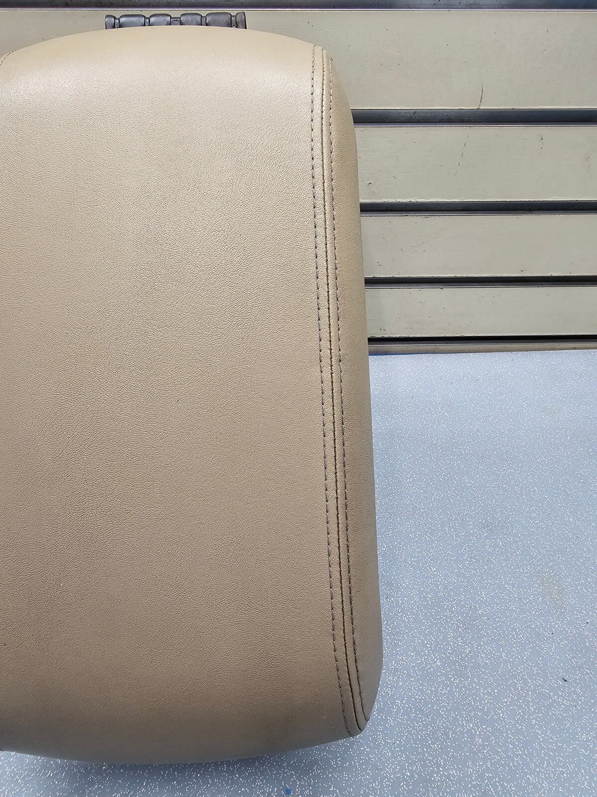07-10 Lincoln MKX Console Lid Pull Cover Top Pad Leather Arm Rest Assembly Tan