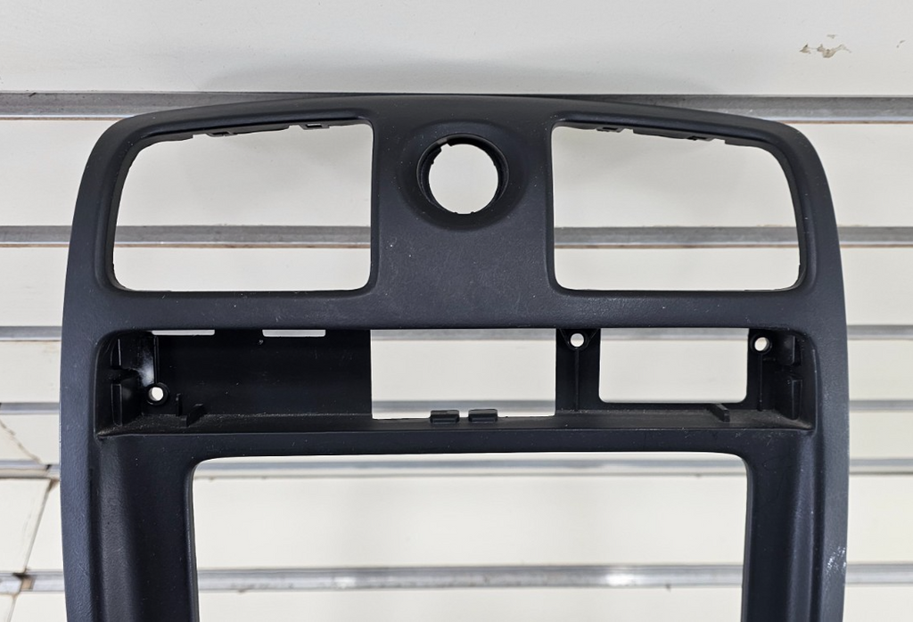 🔥2004-2012 CHEVY COLORADO GMC CANYON CENTER DASH RADIO VENT BEZEL BLACK