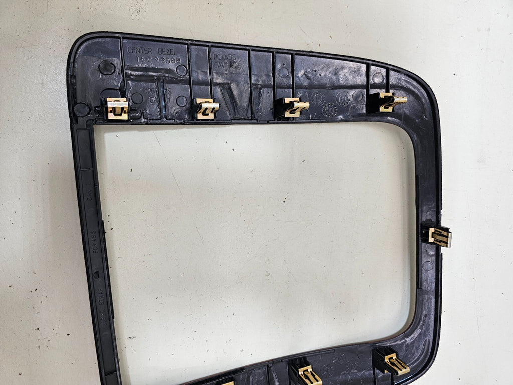 07-13 CHEVY SUBURBAN TAHOE YUKON CENTER DASH RADIO BEZEL TRIM WOODGRAIN ASSEMBLY