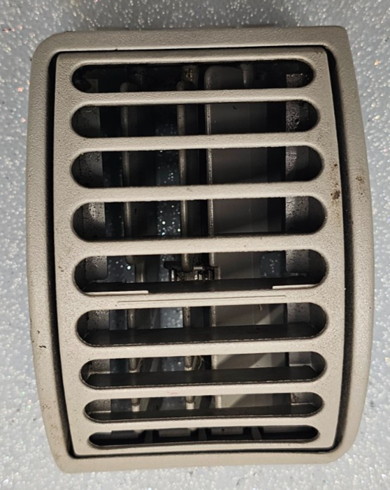 🔥95-99 SILVERADO SUBURBAN TAHOE TRUCK DASH RIGHT PASSENGER AIR VENT HEATER TAN