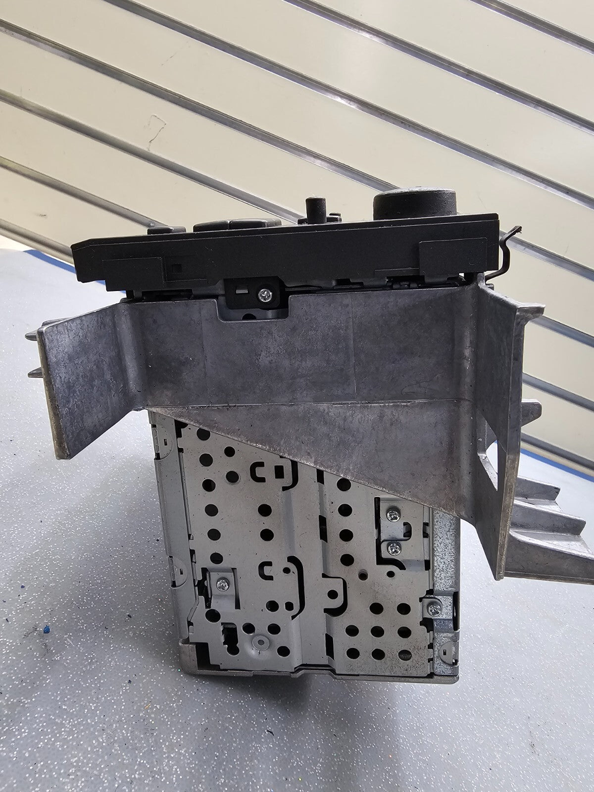 01-05 VOLVO S60 DASH AM FM RADIO RECEIVER AUDIO HEAD UNIT CASETTE CD PLAYER OEM