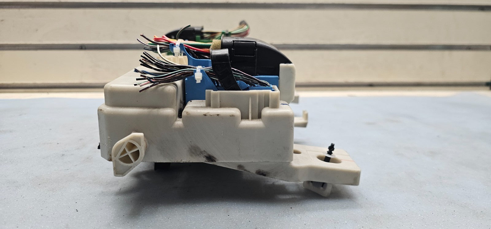 🔥04-09 MAZDA 3 BCM FUSE BOX JUNCTION INTERIOR BODY CONTROL MODULE