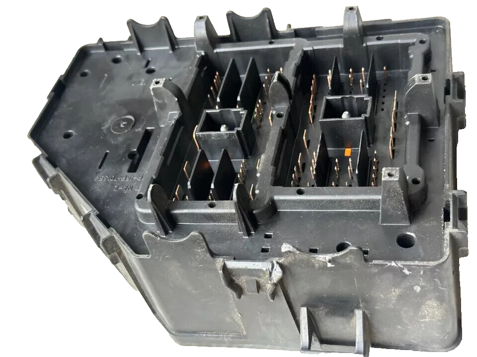 10-11 Buick Enclave Fuse Box Relay Control Module Unit Accessory Wiring Junction