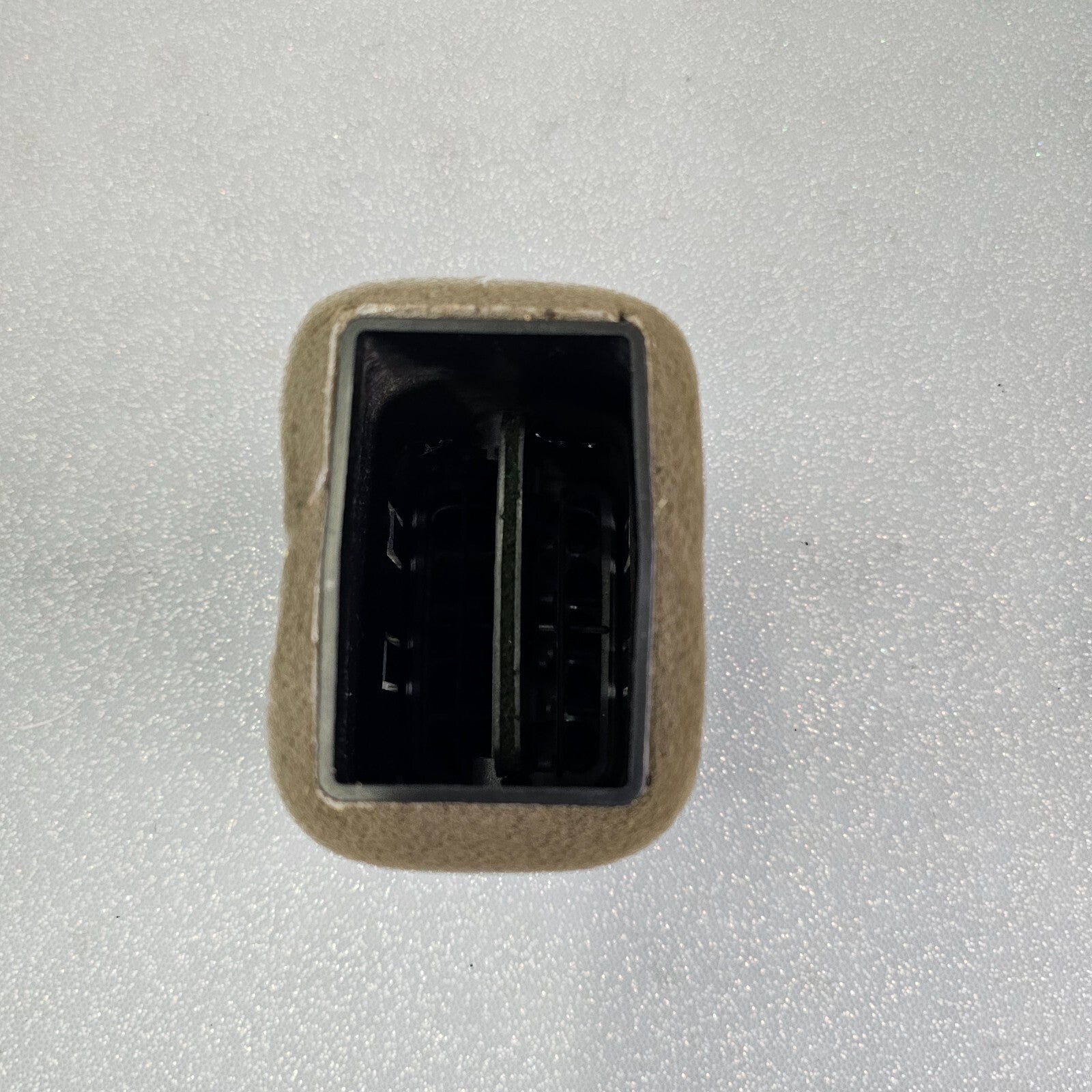 99-06 Silverado ESCALADE Dash A/C Heater AIR VENT Passenger Right GRAPHITE VT11