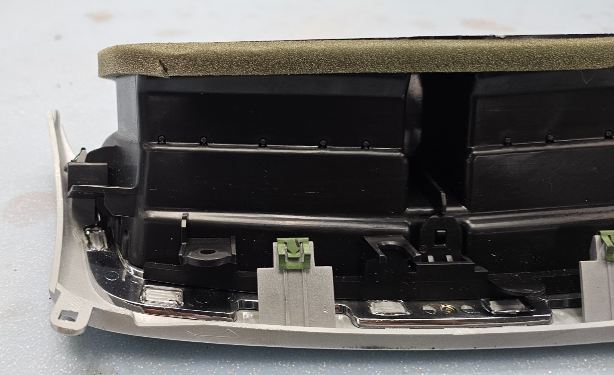 08-12 MALIBU Dash A/CHVAC  Heater AIR VENT Front Center Bezel Trim Silver VT46