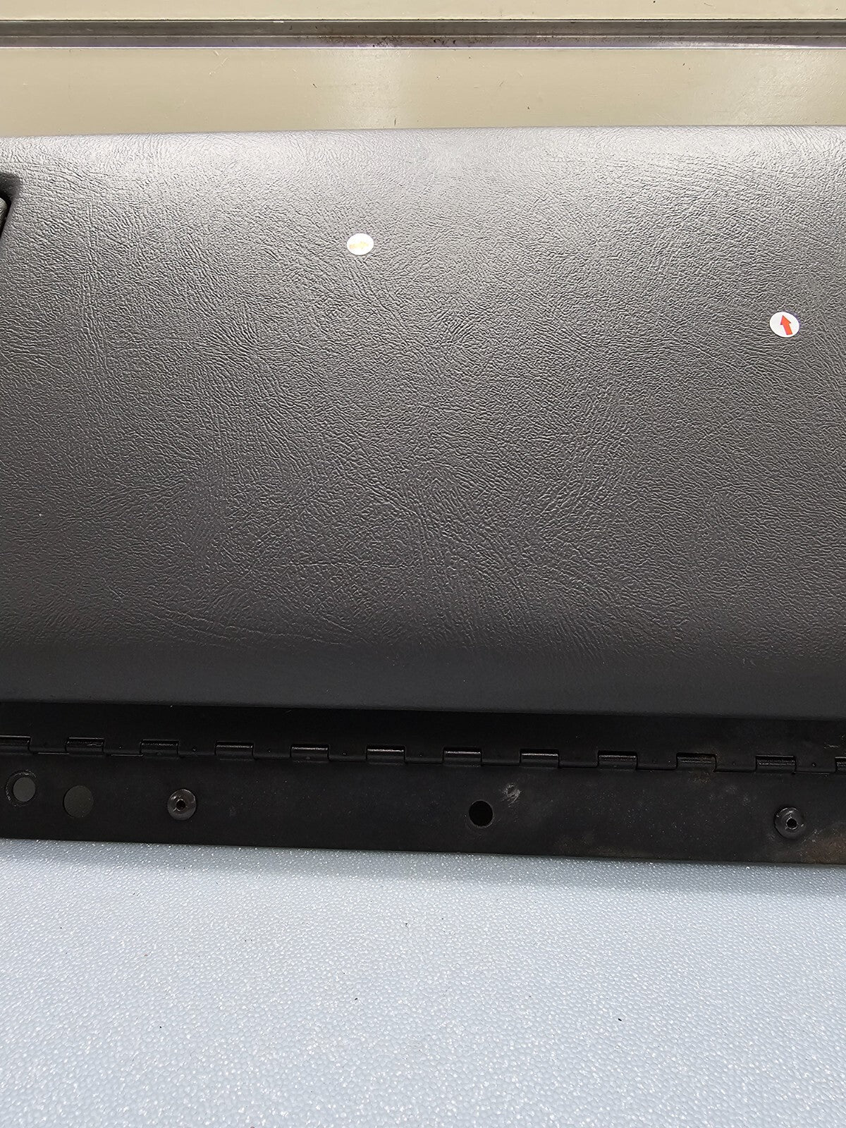 🔥99-06 SILVERADO SIERRA Dash GLOVE BOX Storage Compartment Assembly Black G3