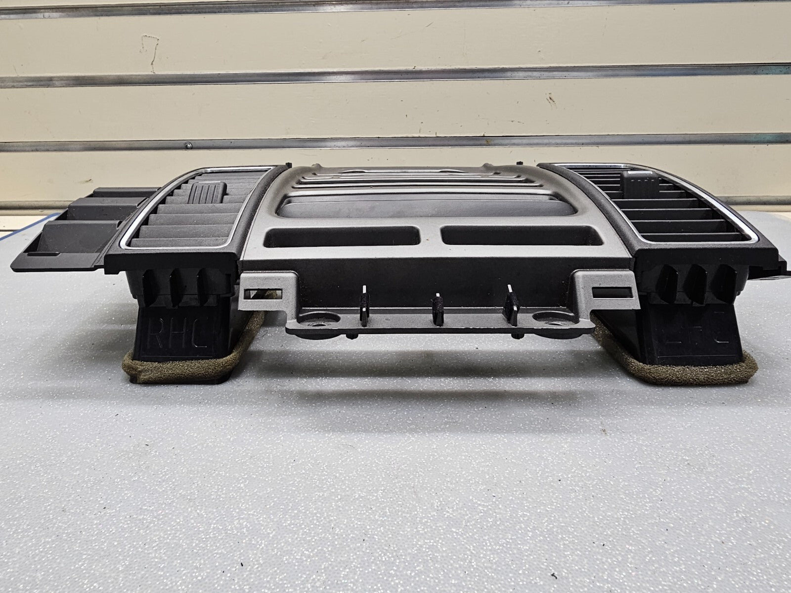 🔥2010-2012 FORD TAURUS CENTER DASH RADIO SURROUND BEZEL TRIM PANEL GRAY OEM