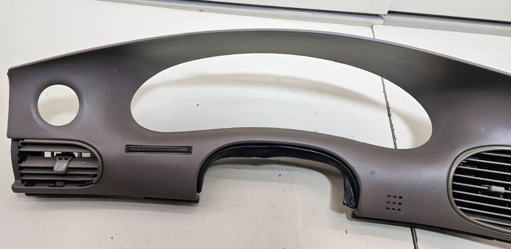 🔥97-04 Regal Dash Instrument Cluster Speedometer Tachometer Radio Bezel Gray