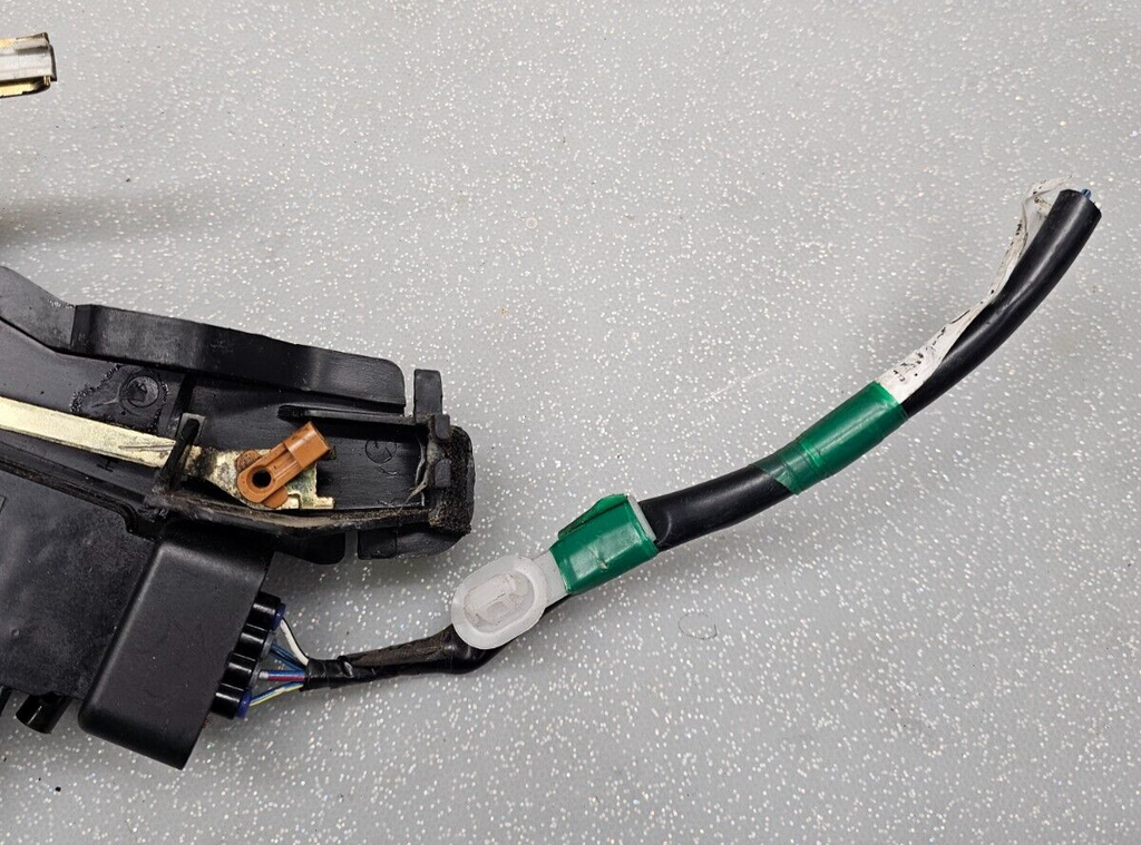 🔥97-01 Toyota Camry Rear Driver Power Door Lock Actuator Latch Assembly