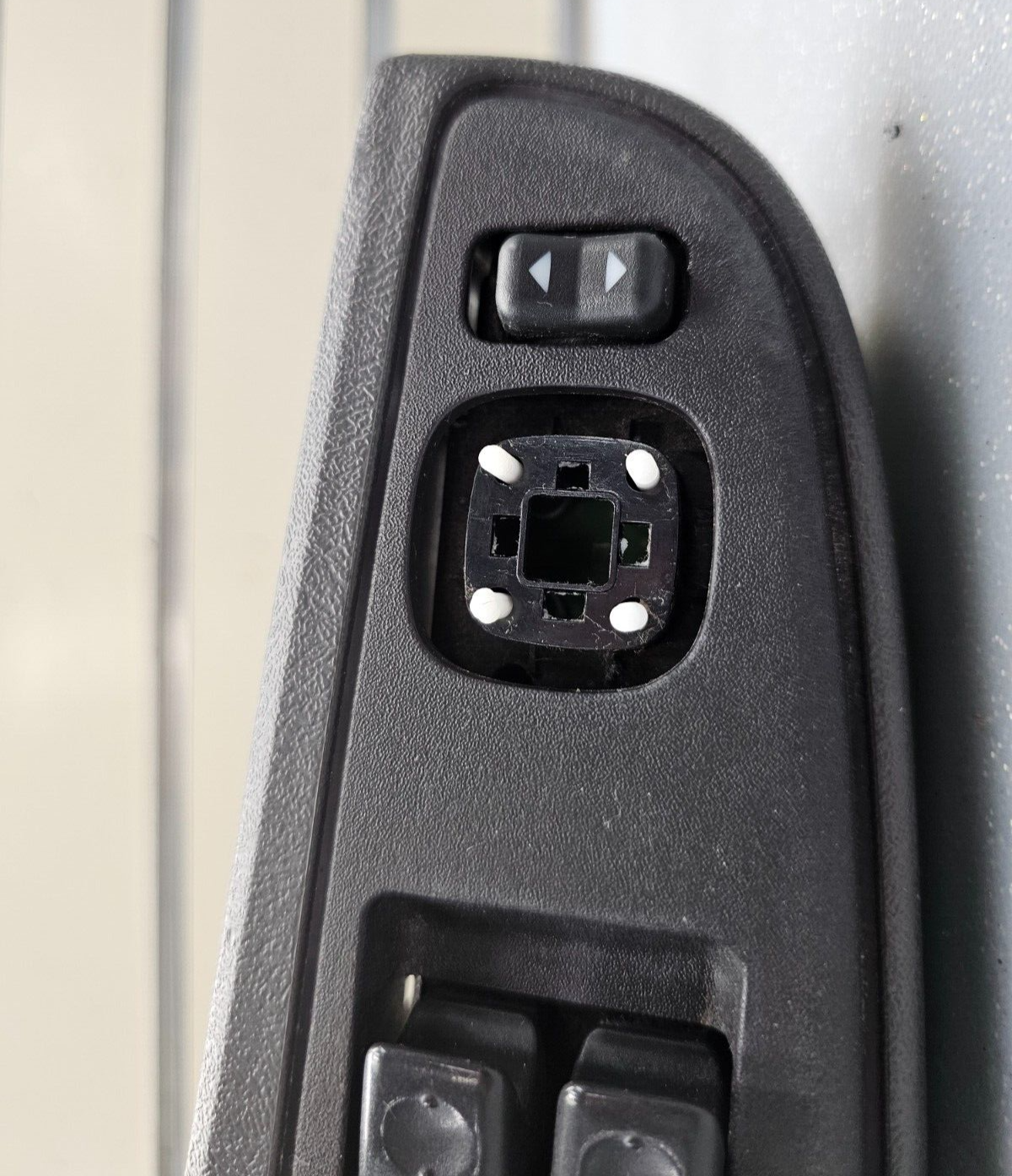 03-06 Silverado Sierra Power Left Driver Master Window Switch Assembly Black WS4