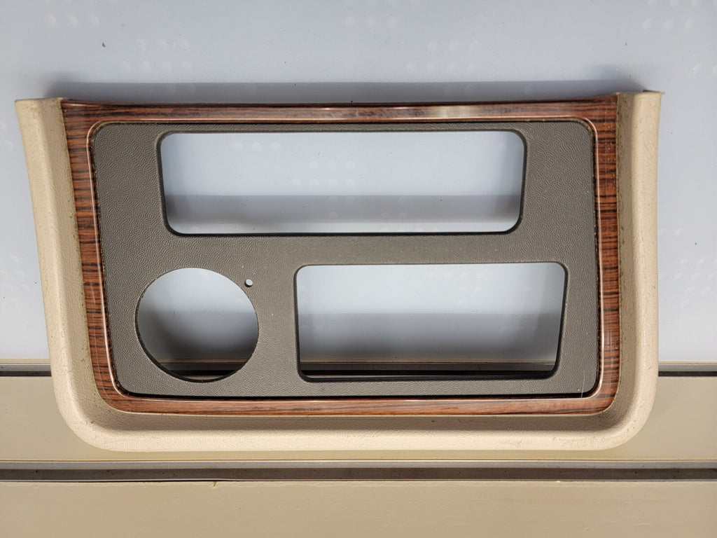 02-06 Cadillac Escalade Radio Dash Trim Bezel with Clock 15072628 gray/woodgrain