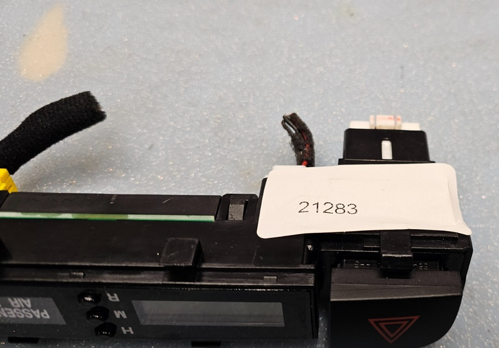 🔥2009-2011 Hyundai Accent Hazard Light Defroster Window Switch Clock Digital