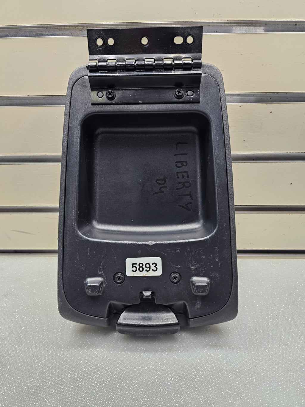 🔥2002-2007 Jeep Liberty Center Console Arm Rest Lid Black OEM