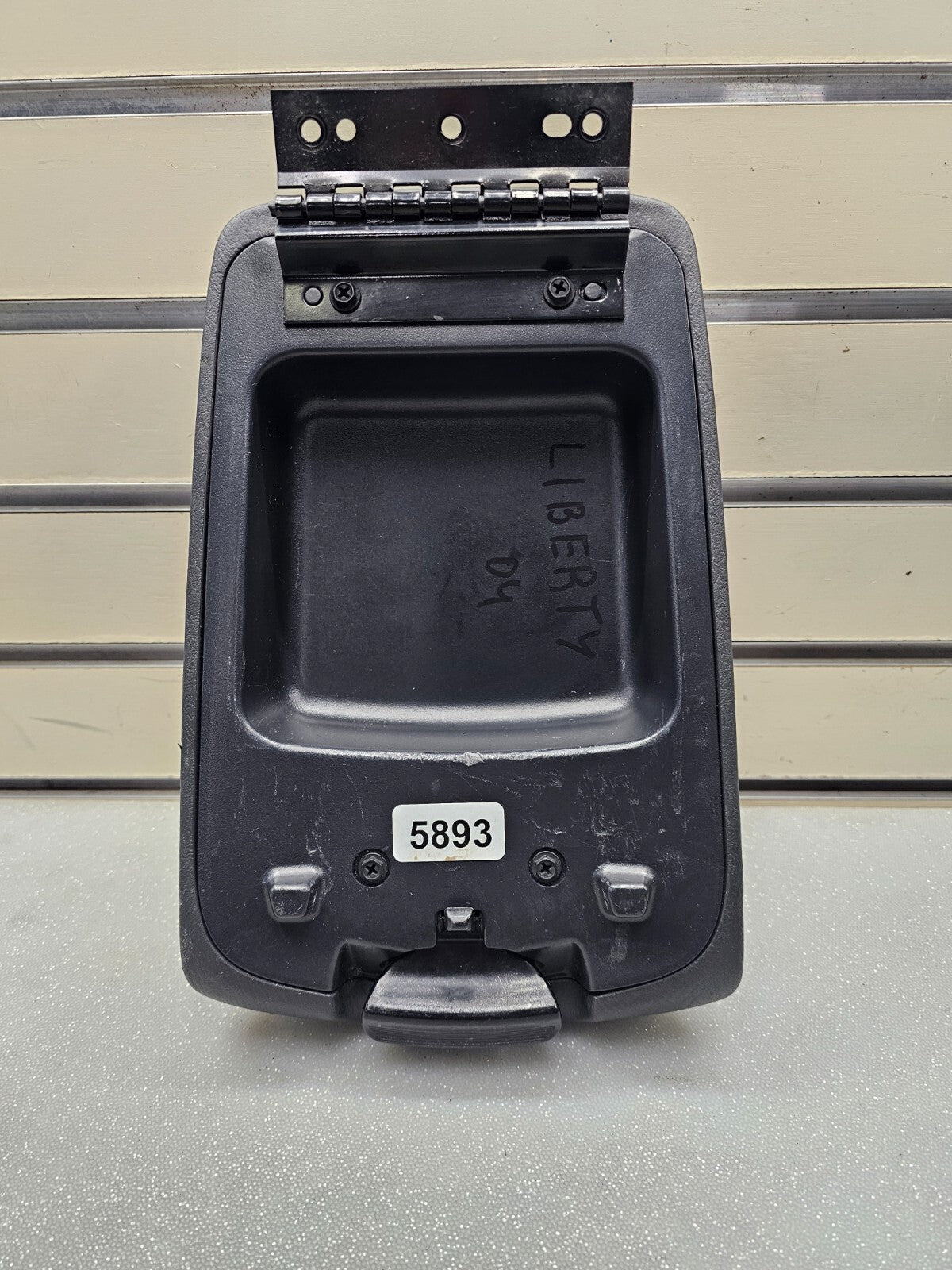 🔥2002-2007 Jeep Liberty Center Console Arm Rest Lid Black OEM
