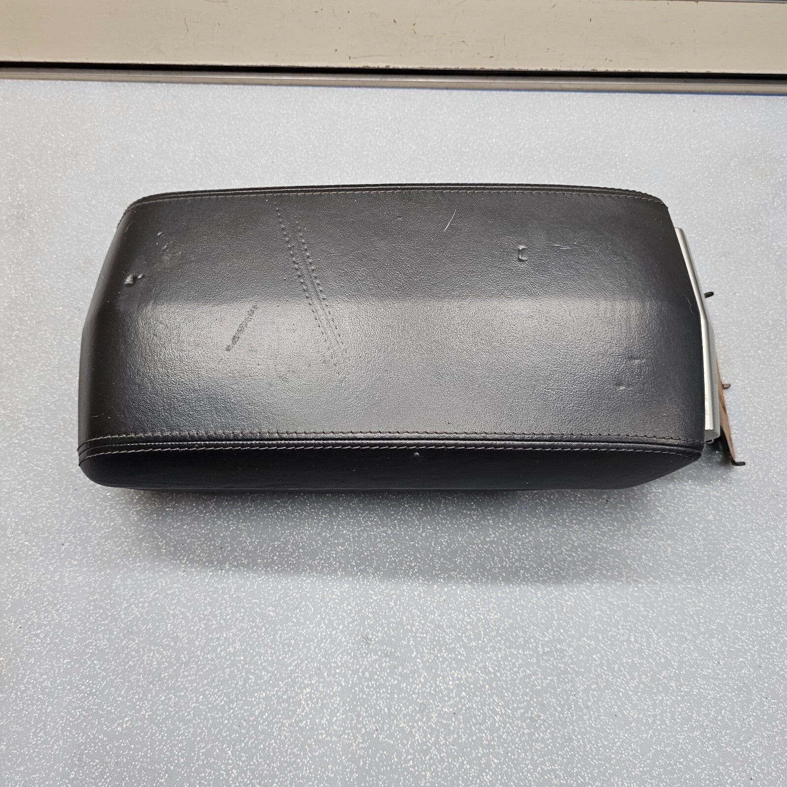 🔥08-13 Cadillac CTS Center Console Lid Armrest Leather Top Pad Assembly Black