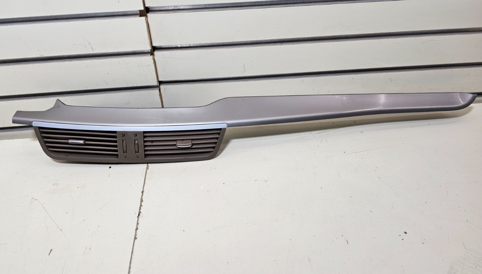 🔥09-14 Volkswagen Routan Dash Front Center Trim Bezel Panel Air Vent Silver OEM