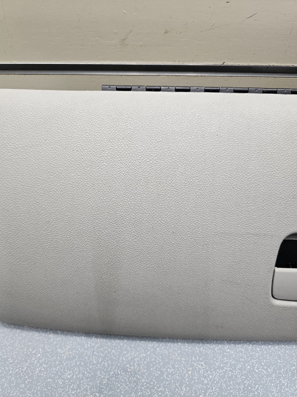 07-14 Silverado SIERRA Dash UPPER GLOVE BOX Storage Compartment Door LT GRAY G4