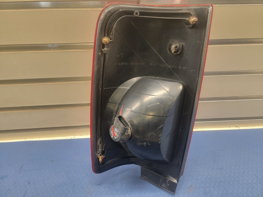 🔥1998-2000 Lincoln Navigator Right passenger Tail Light Lamp Outer Assembly