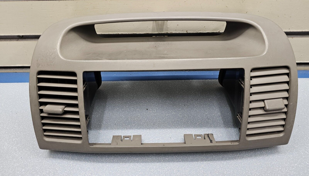 02-06 Toyota CAMRY Center Dash AM FM RADIO STEREO BEZEL Trim Panel Assembly Tan