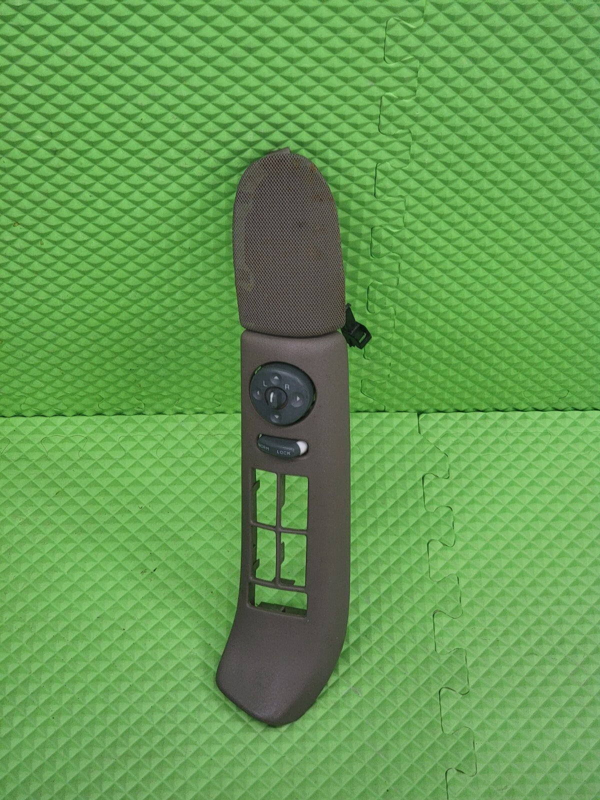 95-99 CHEVY TAHOE SUBURBAN GMC YUKON Driver Master Power Window Switch Tan WS2