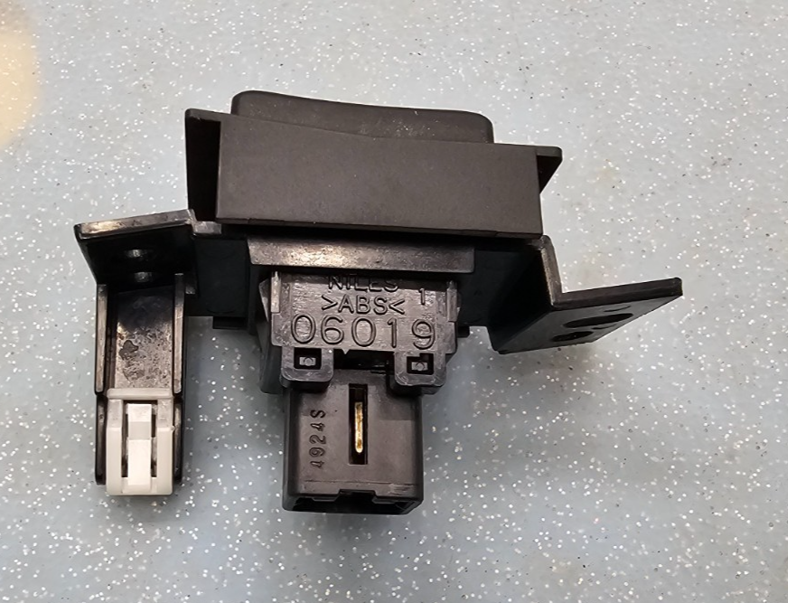 🔥05-07 Infiniti G35 Dash Hazard Warning Emergency Light Lamp Button Switch OEM