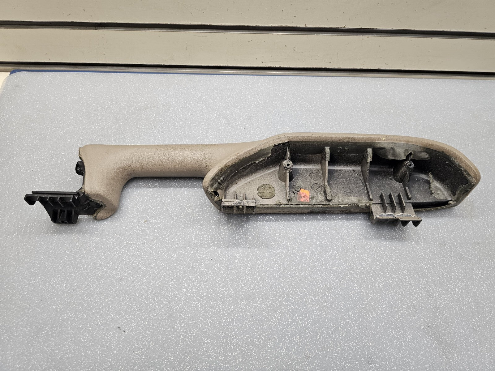 🔥1999-2002 Chevrolet GMC Silverado Tahoe Front Right Door Armrest Handle Tan H1