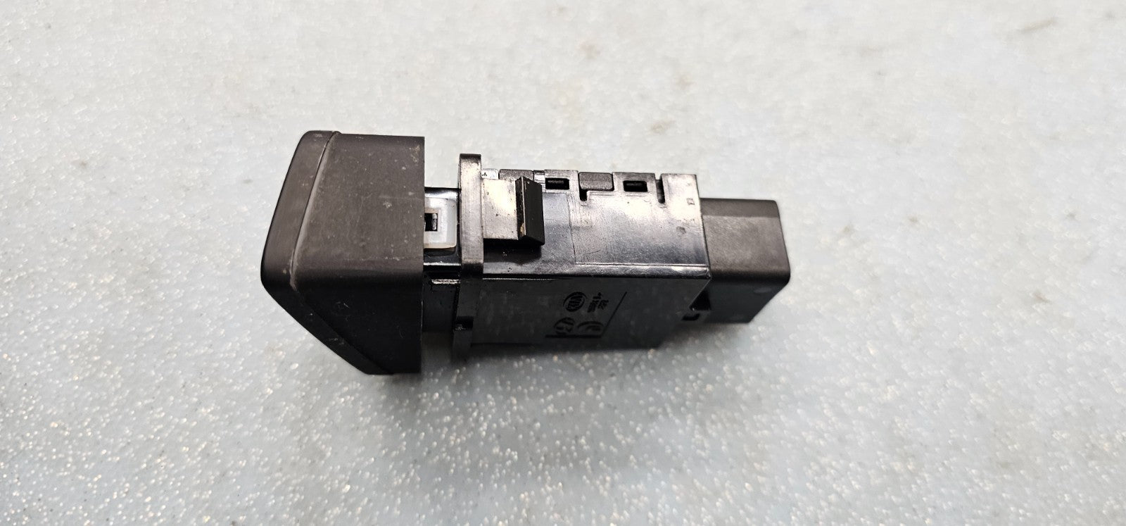 🔥05-06 Hyundai Tucson Rear Defrosted Defroster Heater Control Switch Button