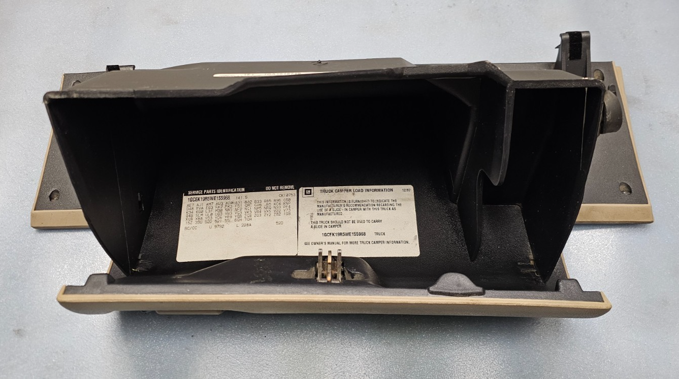 95-99 CHEVY GMC TRUCK SILVERADOC/K Glove Box Storage Compartment Assembly TAN G2