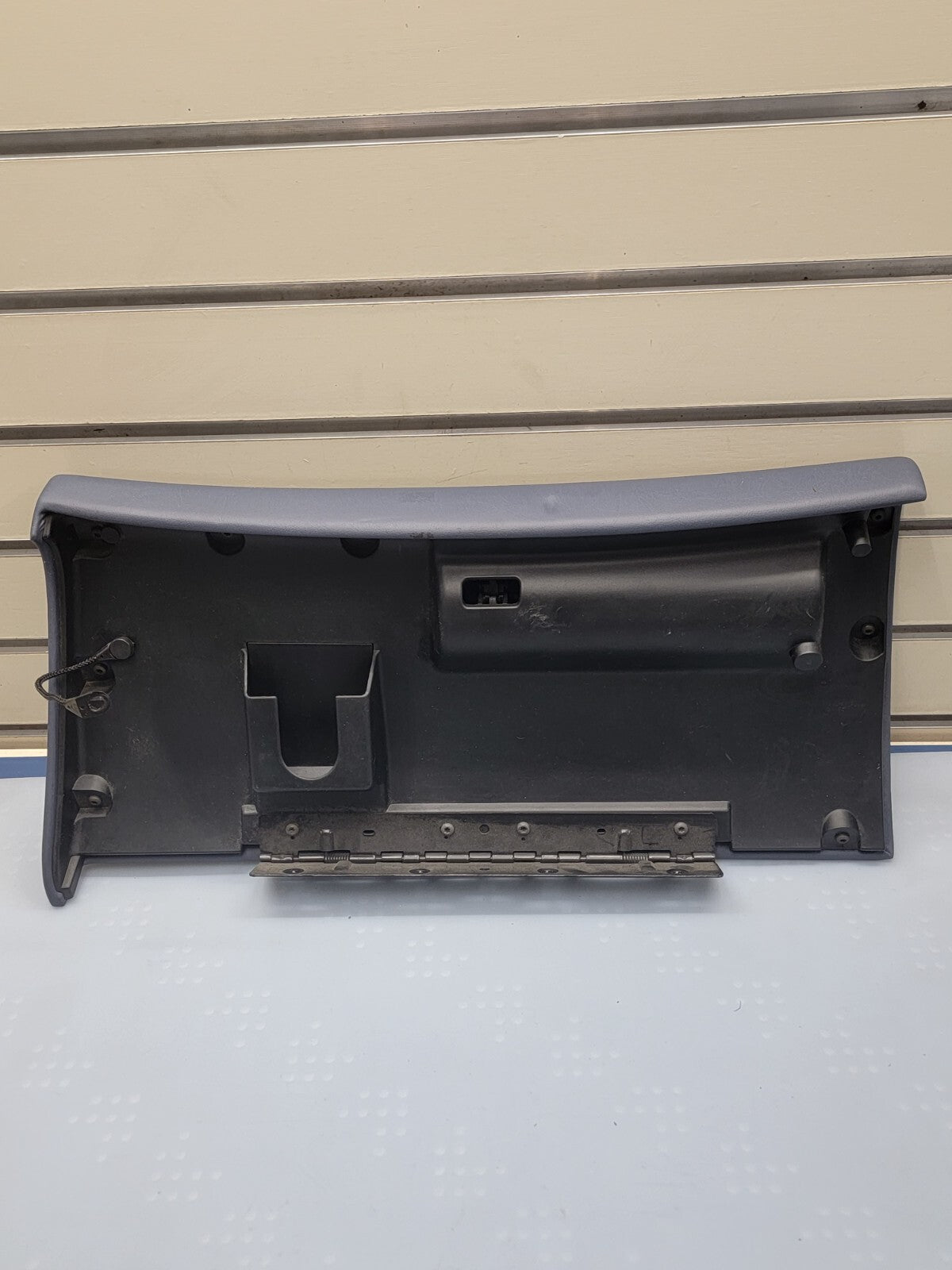 🔥00-05 Chevrolet Impala Glove Box Door with Working Lock Mechanism and Hinge