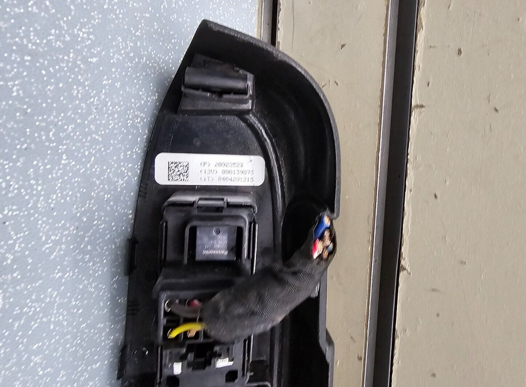 07-10 CHEVY SILVERADO GMC PASSENGER RIGHT SIDE POWER WINDOW SWITCH SILVER WS47