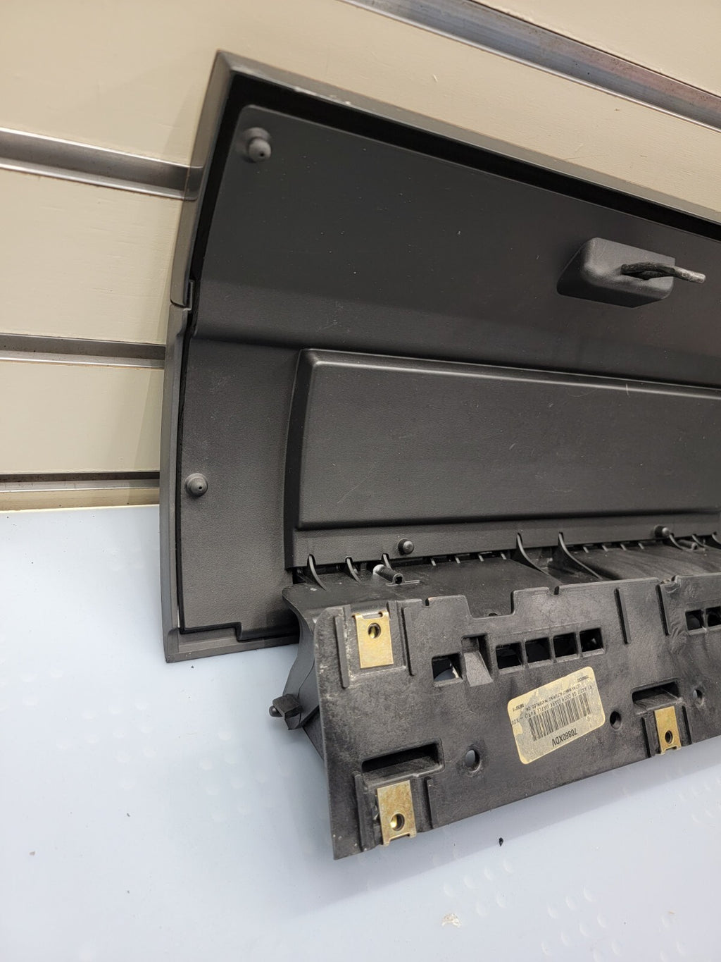 🔥08-10 Chrysler Town Country Upper Glove Box Dash Storage Door Lid Compartment