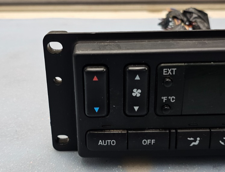 🔥05-06 Ford Expedition Dash A/C Heater Temperature Climate Control Digital