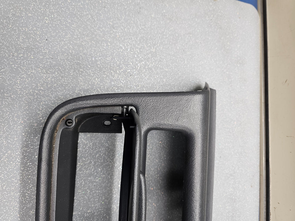 🔥99-02 SILVERADO TAHOE SIERRA CENTER CONSOLE FRONT LOWER CUBBY BEZEL STORAGE