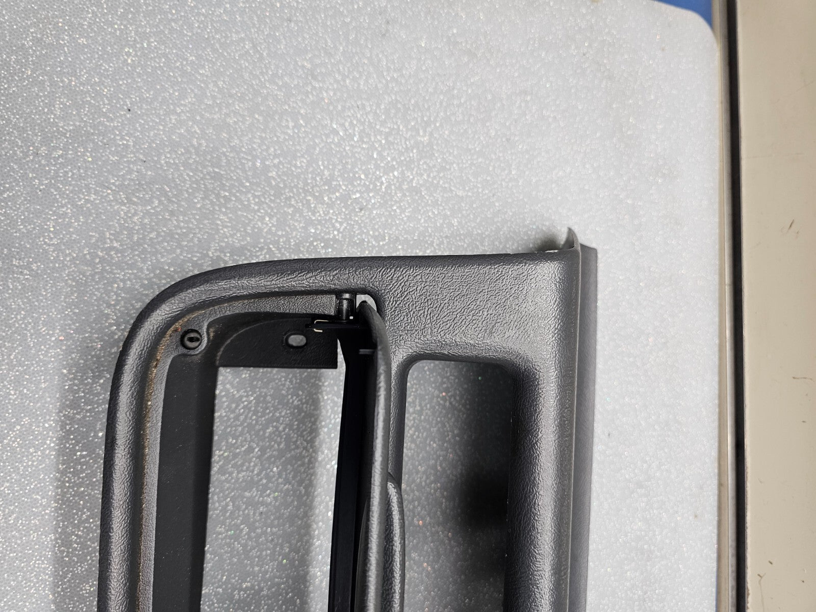🔥99-02 SILVERADO TAHOE SIERRA CENTER CONSOLE FRONT LOWER CUBBY BEZEL STORAGE