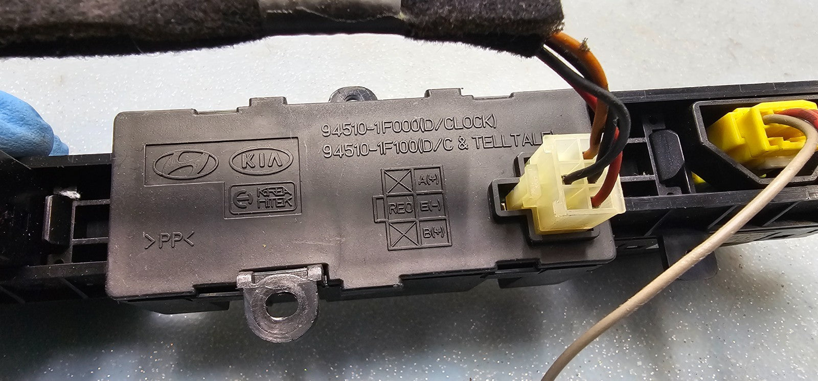 🔥06-10 Kia Sportage Hazard Switch Control Dash Digital Clock Display Time Black