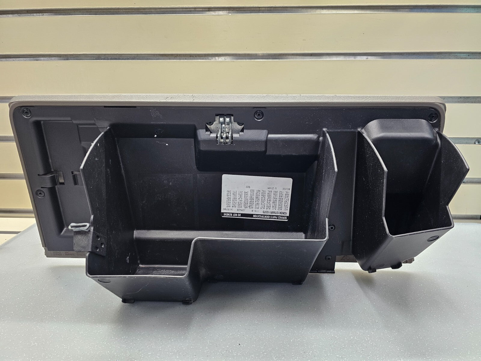 99-06SILVERADO SIERRA Dash GLOVE BOX Storage Compartment Door Assembly LT GRAYG3