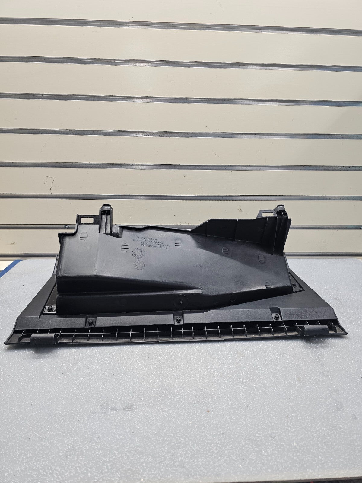 02-05 Dodge RAM 1500 2500 Dash GLOVE BOX Storage Compartment Assembly BLACK G22