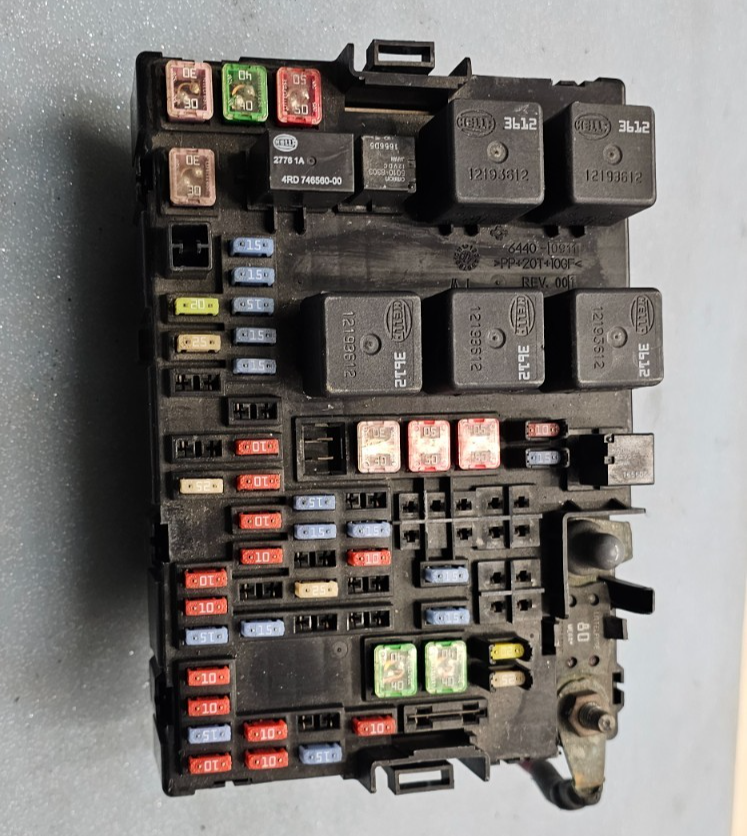 🔥07-09 Equinox Torrent Engine Fuse Relay Box Control Junction Module TIPM Unit