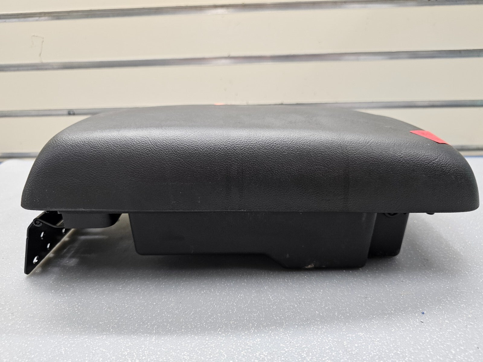 🔥07-09 Saturn Aura Center Console Arm Rest Leather Top Pad Cover Assembly Black
